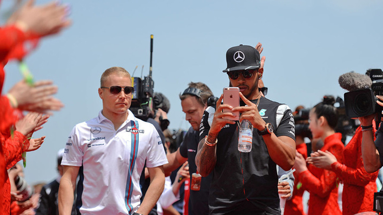 Η πρώτη επίσκεψη του Bottas στην έδρα της Mercedes